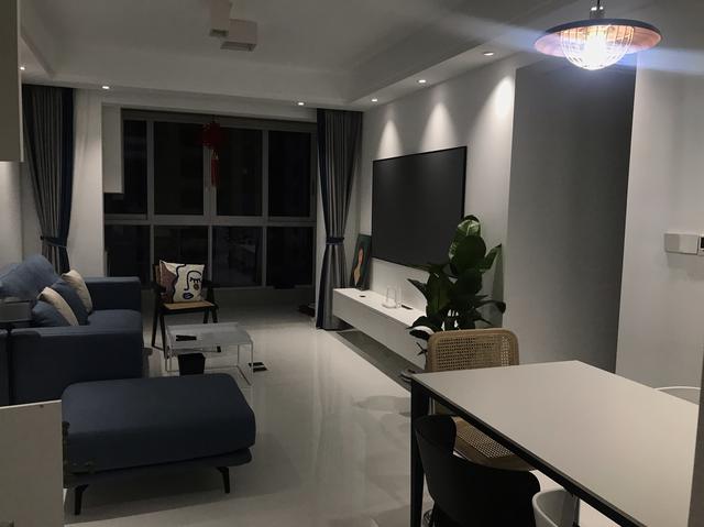 我的小窩終于畢業(yè)了，我喜歡這樣的白色裝飾，當我走進門的時候，我